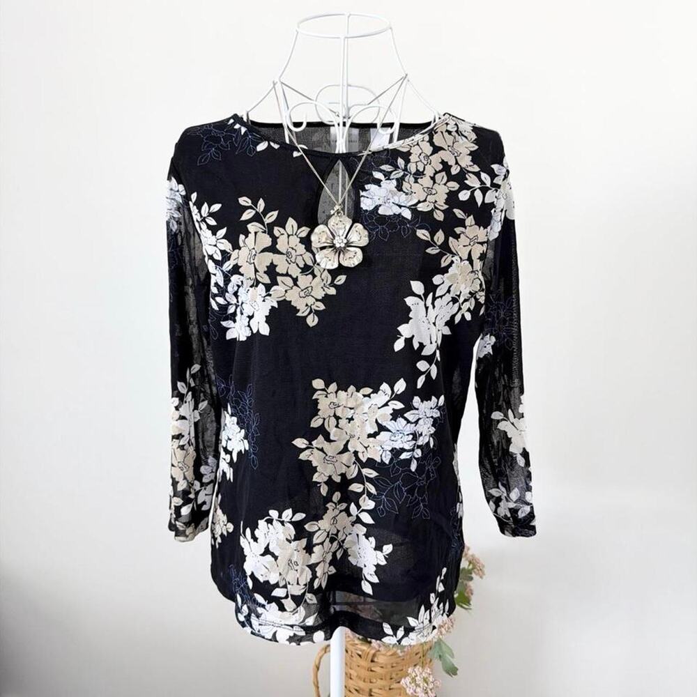 The cutest vintage y2k 90s floral mesh flowy top